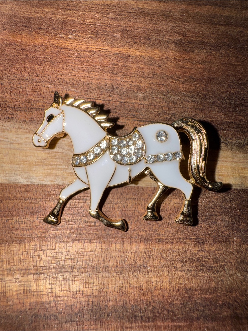 Horse Brooch White Gold